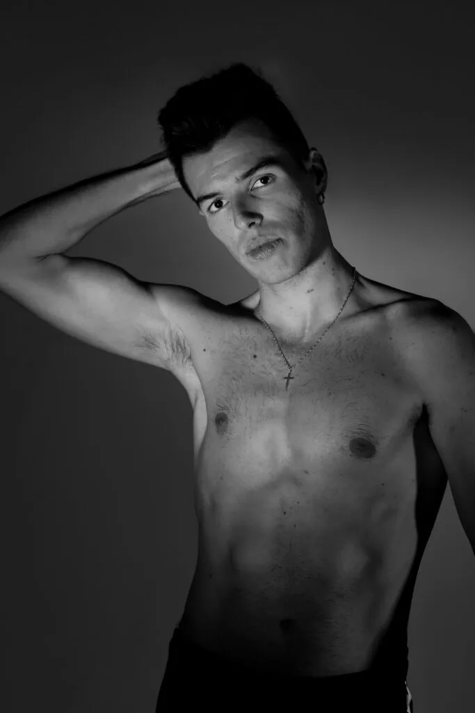 Desnudo artístico masculino en estudio - fotografía de autor Alviru Guadalajara