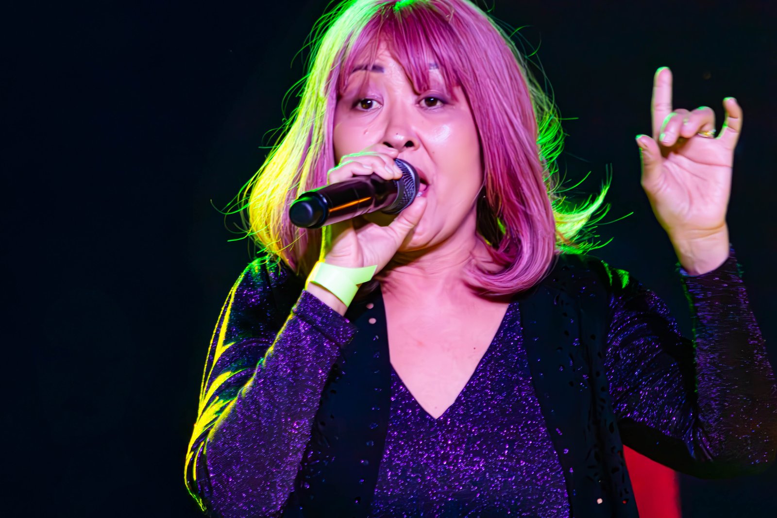 Eva Ryjlen cantando en directo en Guadalajara - fotógrafo de conciertos Alviru
