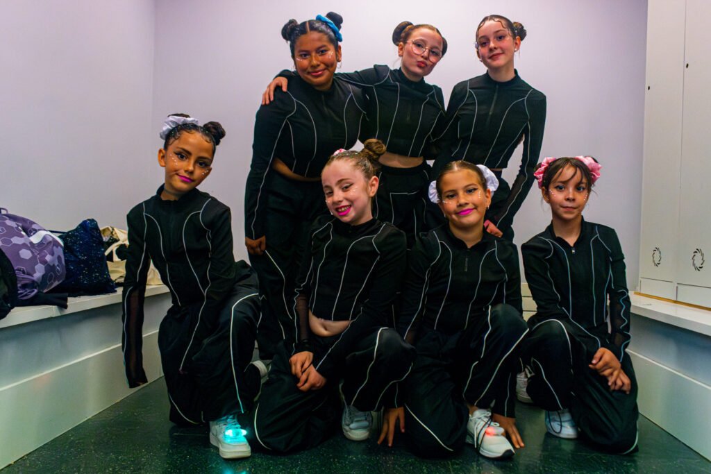 Bailando a la vida - movimiento y expresión en el escenario - Alviru Fotografía Guadalajara