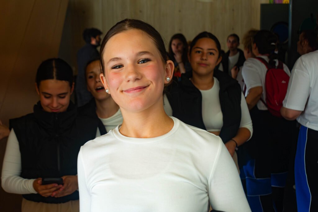 Bailando a la vida - grupo de bailarines en escena - certamen de danza Guadalajara