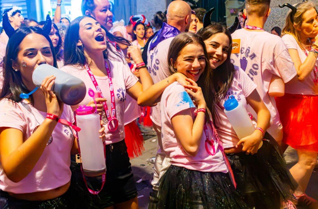 Fiestas de Guadalajara 2026 - escena en la calle - Alviru