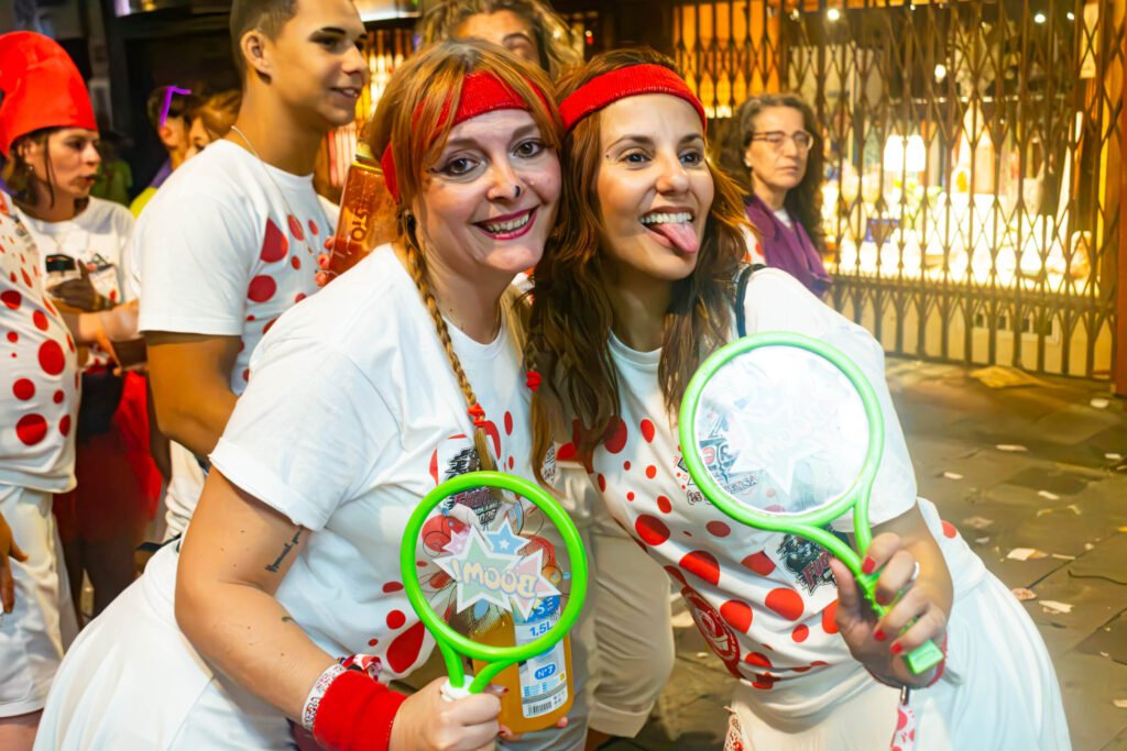 Fiestas de Guadalajara 2026 - público en la plaza - Alviru