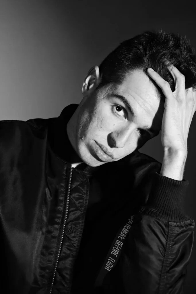 Retrato de moda artístico masculino en estudio - fotógrafo en Guadalajara